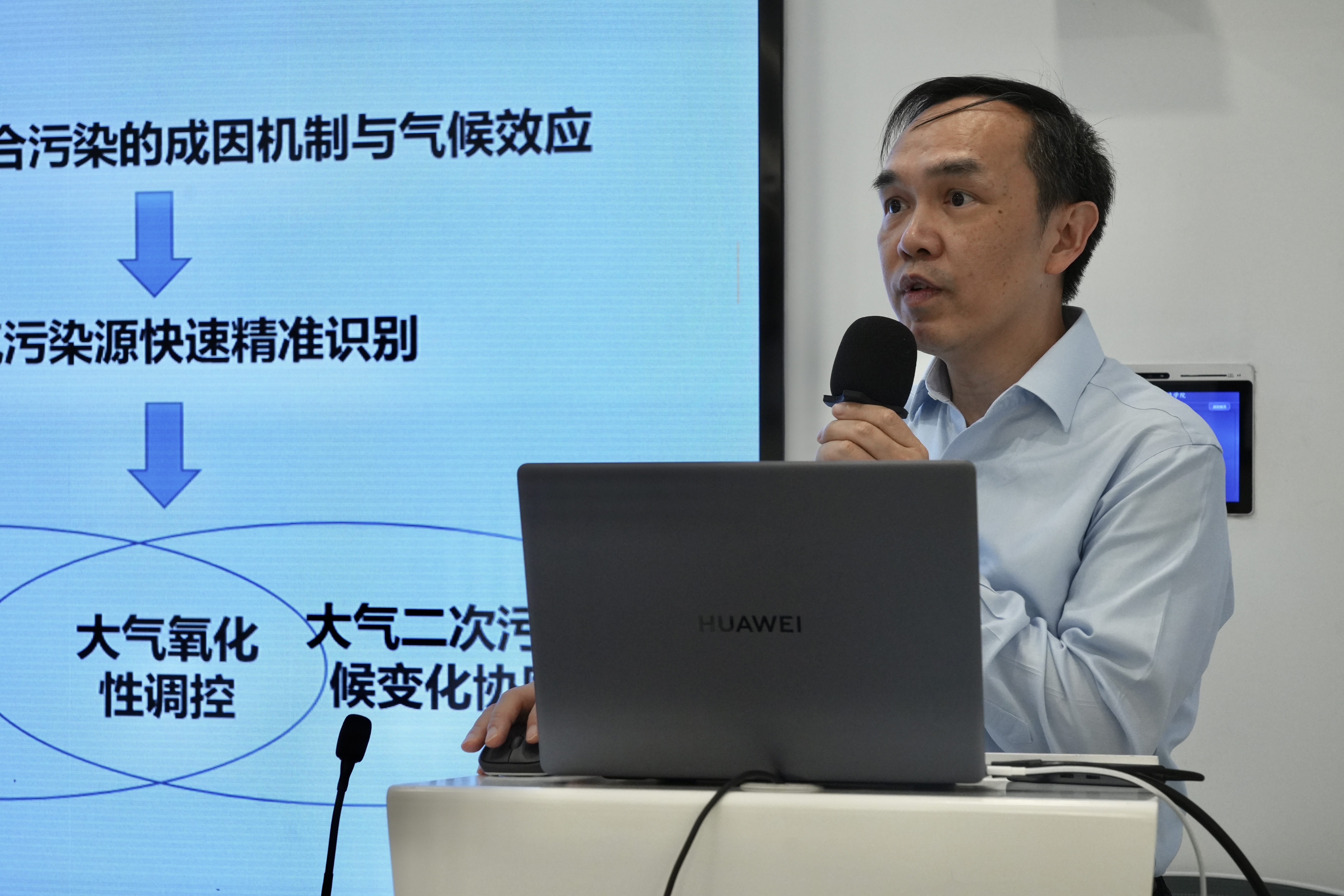 图4 秦华鹏介绍环境与能源学院学科与人才培养情况.jpg